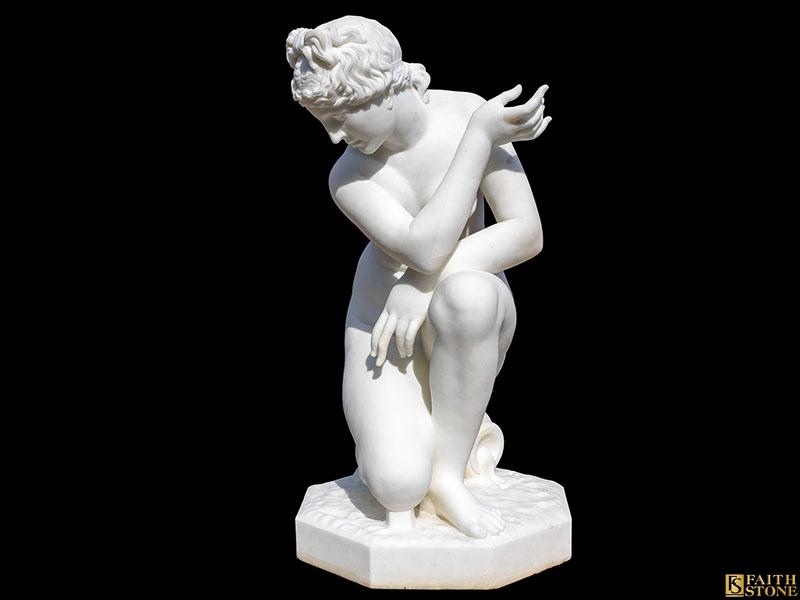 Estatua de Venus agazapada