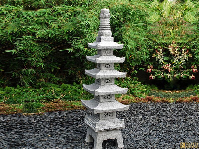 Linterna de pagoda tallada en granito