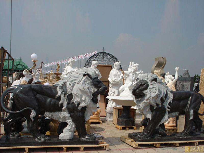 Estatuas de leones de mármol